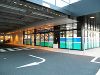 Medium_車を入口に横付け　可